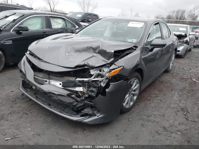2018 TOYOTA CAMRY LE - 4T1B11HK0JU115995