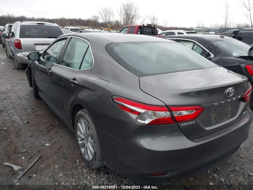 2018 TOYOTA CAMRY LE - 4T1B11HK0JU115995