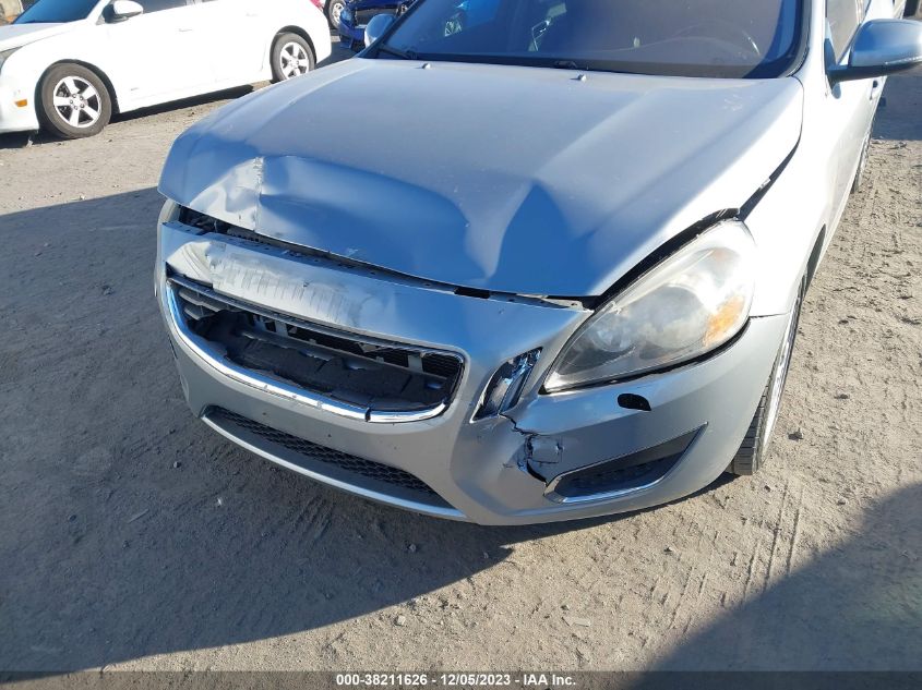2013 VOLVO S60 T5/T5 PLATINUM - YV1612FS0D2227267