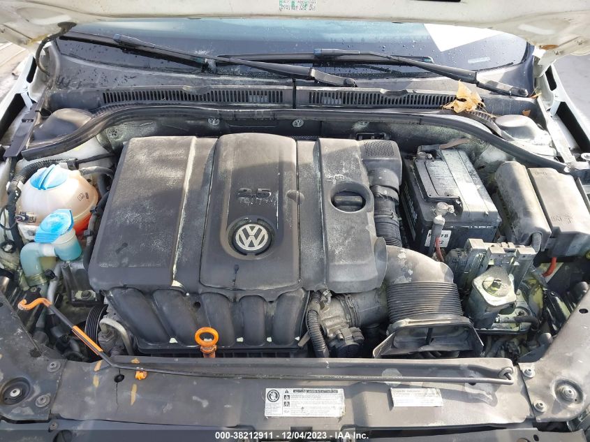 2013 VOLKSWAGEN JETTA 2.5L SE - 3VWDP7AJ6DM241168