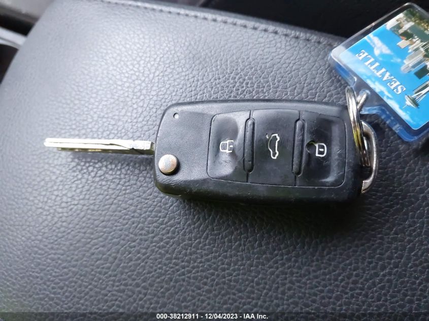 2013 VOLKSWAGEN JETTA 2.5L SE - 3VWDP7AJ6DM241168