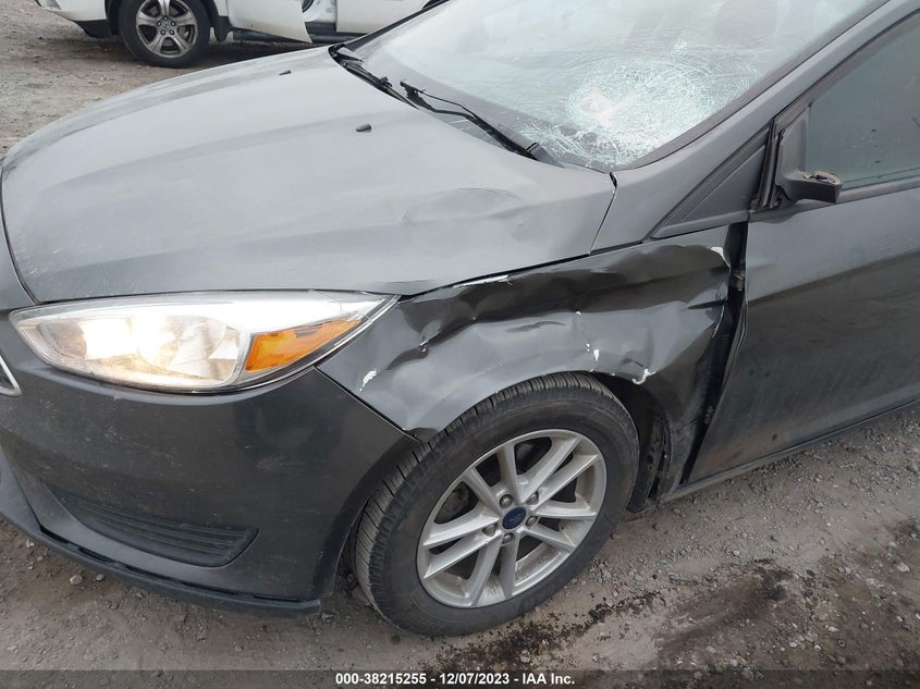 VIN 1FADP3K25JL281957 2018 FORD FOCUS SE