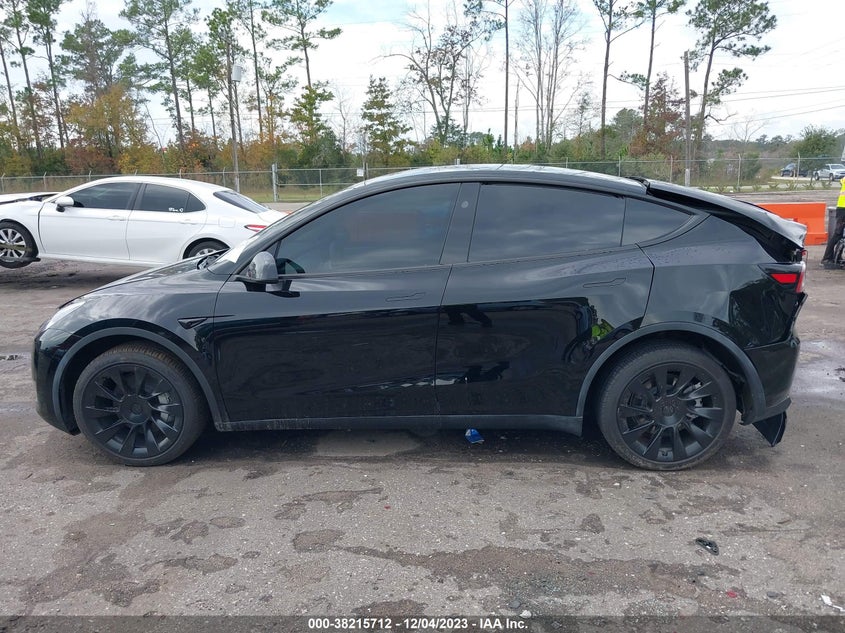 VIN 7SAYGDEE3PA143322 2023 TESLA MODEL Y