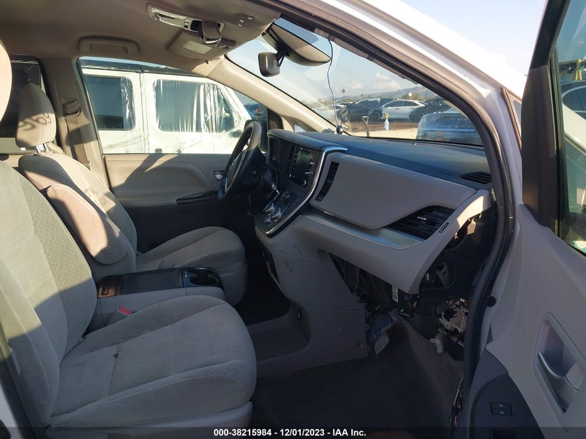 VIN 5TDKZ3DC4JS916814 2018 TOYOTA SIENNA LE