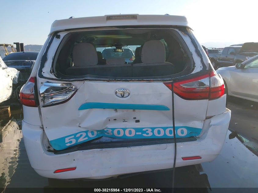 VIN 5TDKZ3DC4JS916814 2018 TOYOTA SIENNA LE