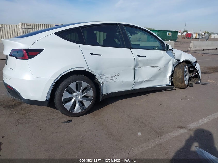 VIN 7SAYGAEE6PF830652 2023 TESLA MODEL Y