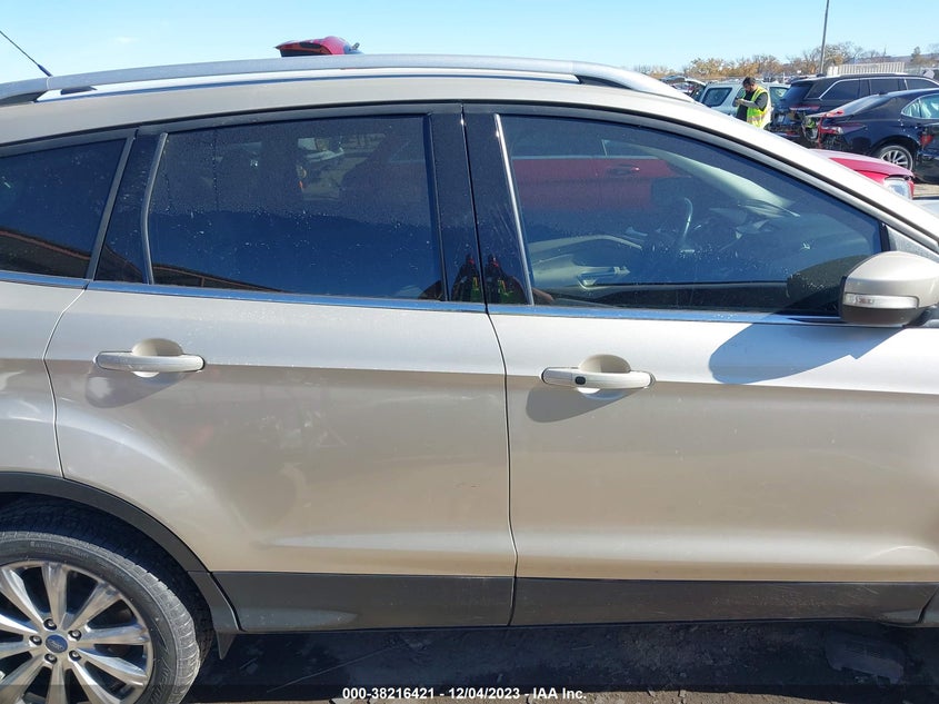VIN 1FMCU0JD0HUE94346 2017 FORD ESCAPE TITANIUM