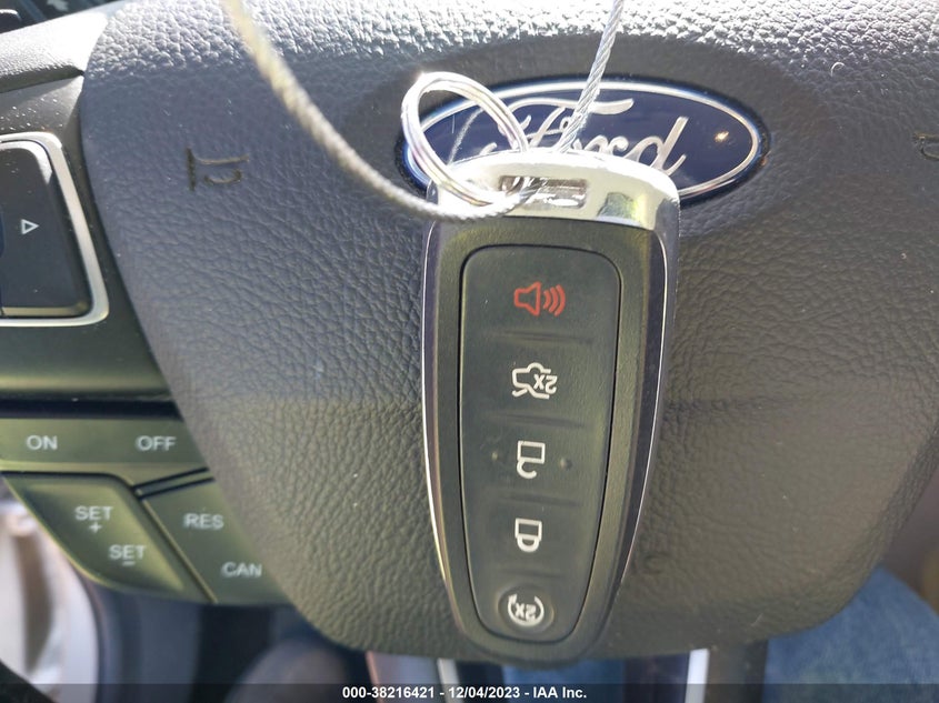 VIN 1FMCU0JD0HUE94346 2017 FORD ESCAPE TITANIUM