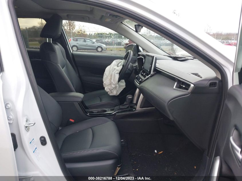 2022 TOYOTA COROLLA CROSS XLE - 7MUDAABG5NV029826