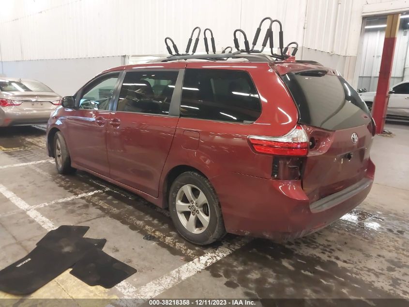 5TDKZ3DC2JS944806 2018 TOYOTA SIENNA, photo no. 3