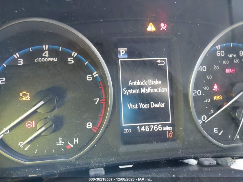 2018 TOYOTA RAV4 LE - JTMBFREV0JJ220671