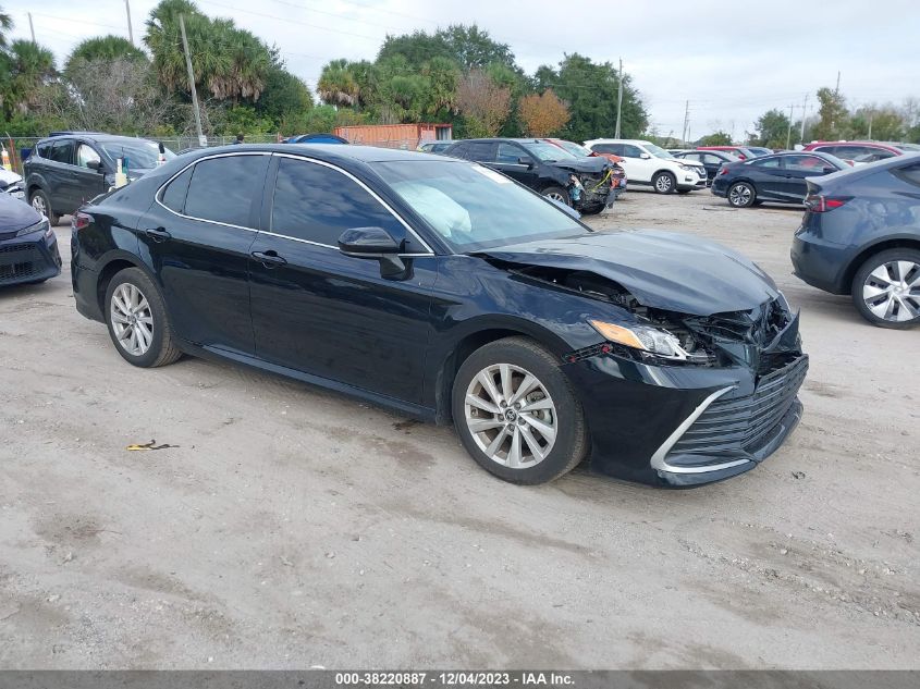 2022 TOYOTA CAMRY LE - 4T1C11AK2NU013604