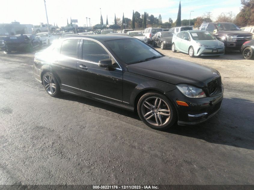 2013 MERCEDES-BENZ C 250 LUXURY/SPORT - WDDGF4HB3DA859793