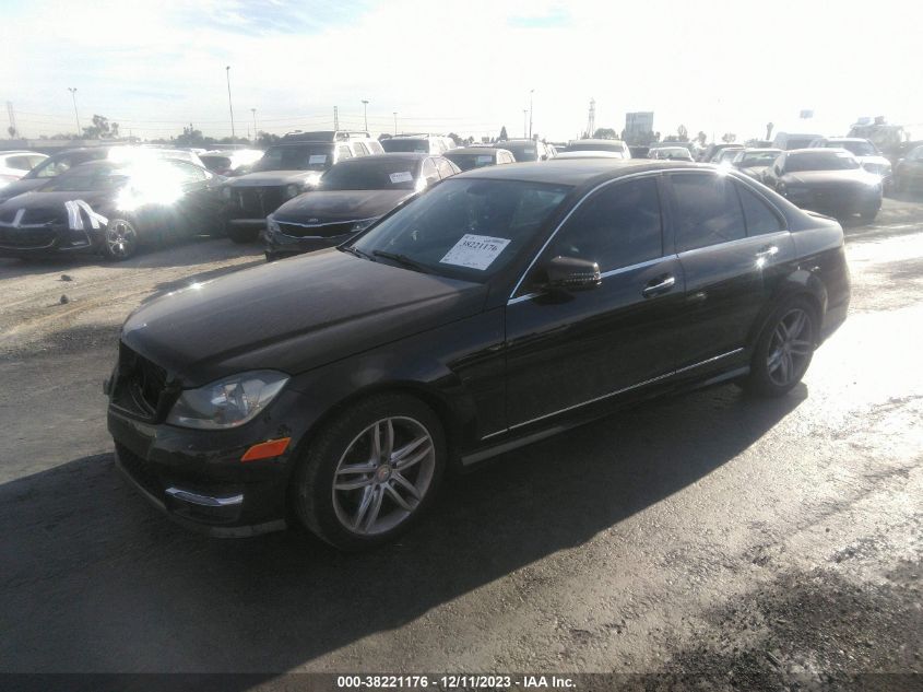 2013 MERCEDES-BENZ C 250 LUXURY/SPORT - WDDGF4HB3DA859793