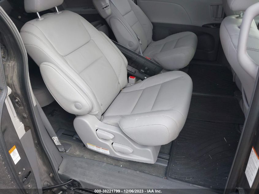 2019 TOYOTA SIENNA XLE - 5TDYZ3DC0KS979310