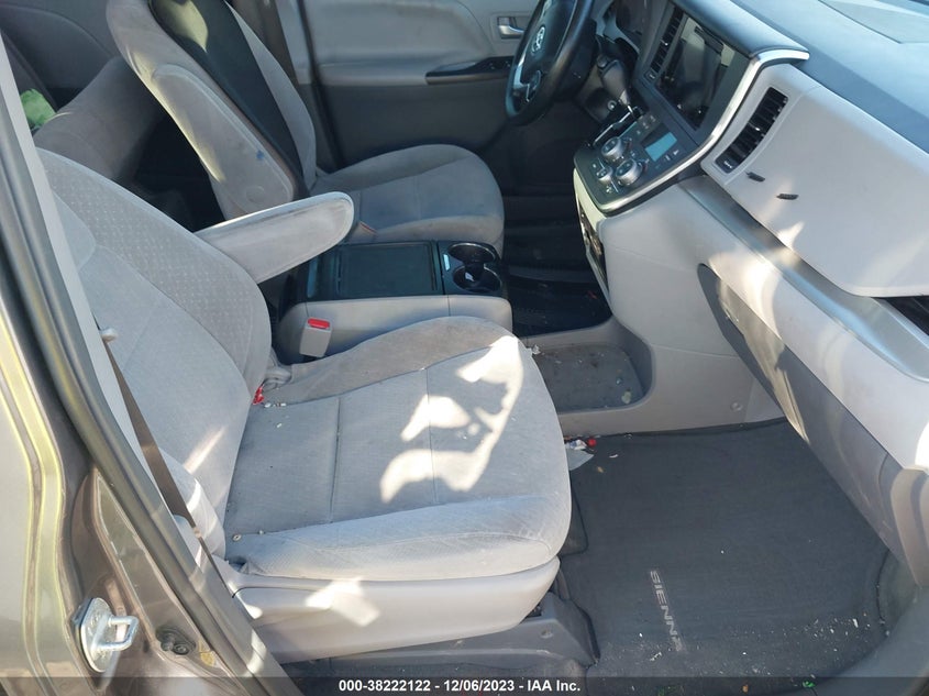 VIN 5TDKZ3DC3HS857877 2017 TOYOTA SIENNA LE 8 PASSENGER