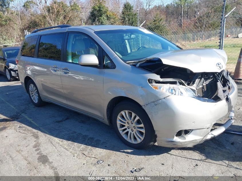 5TDYZ3DCXHS883516 2017 TOYOTA SIENNA - Image 1