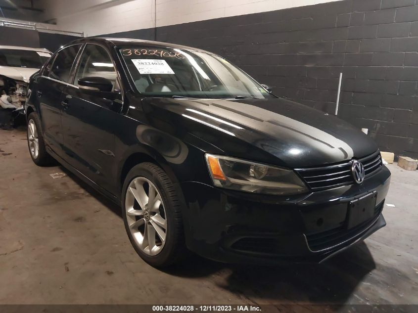 2013 VOLKSWAGEN JETTA 2.5L SE - 3VWDP7AJ8DM449052