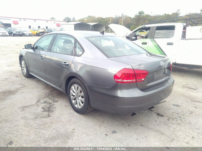 2015 VOLKSWAGEN PASSAT S - 1VWAT7A30FC040936