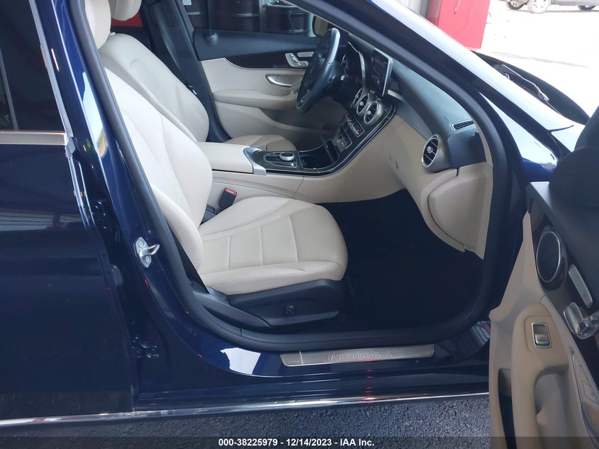 VIN 55SWF4KB7HU218169 2017 MERCEDES-BENZ C 300 4MATIC
