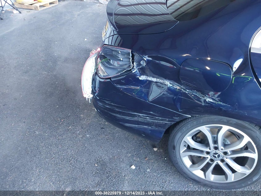 VIN 55SWF4KB7HU218169 2017 MERCEDES-BENZ C 300 4MATIC