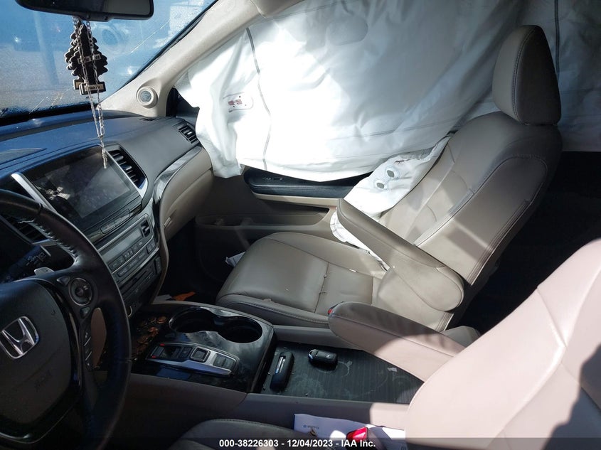 VIN 5FNYF5H91JB027700 2018 HONDA PILOT TOURING