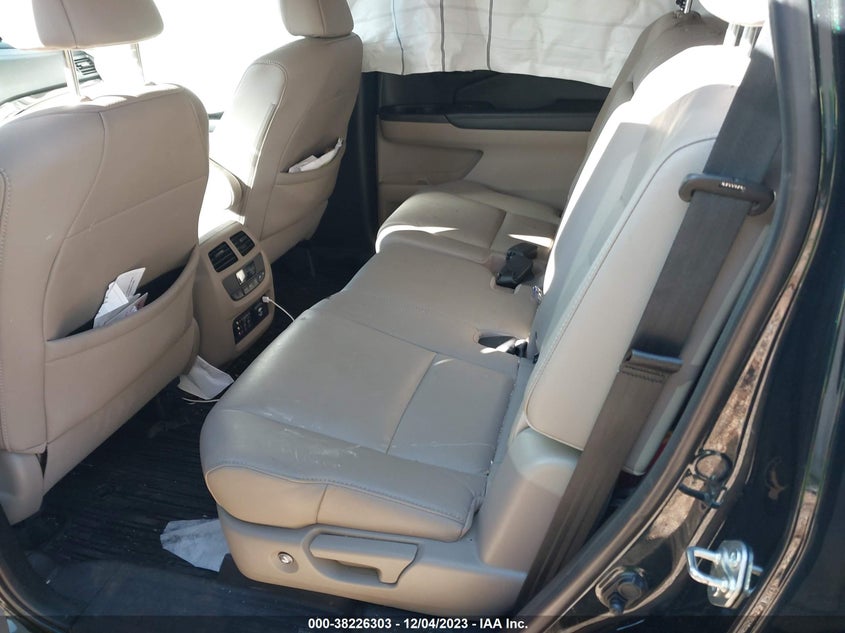 VIN 5FNYF5H91JB027700 2018 HONDA PILOT TOURING