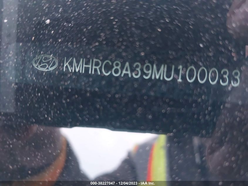 VIN KMHRC8A39MU100033 2021 HYUNDAI VENUE SEL