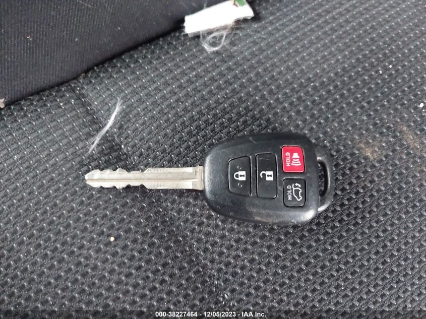 2016 TOYOTA RAV4 XLE - 2T3RFREV2GW515652