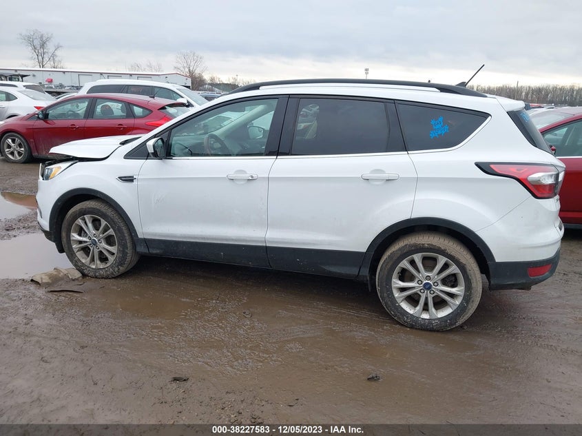 VIN 1FMCU9GD3JUA61637 2018 FORD ESCAPE SE