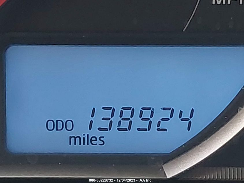 2014 TOYOTA RAV4 XLE - JTMRFREV7ED081996