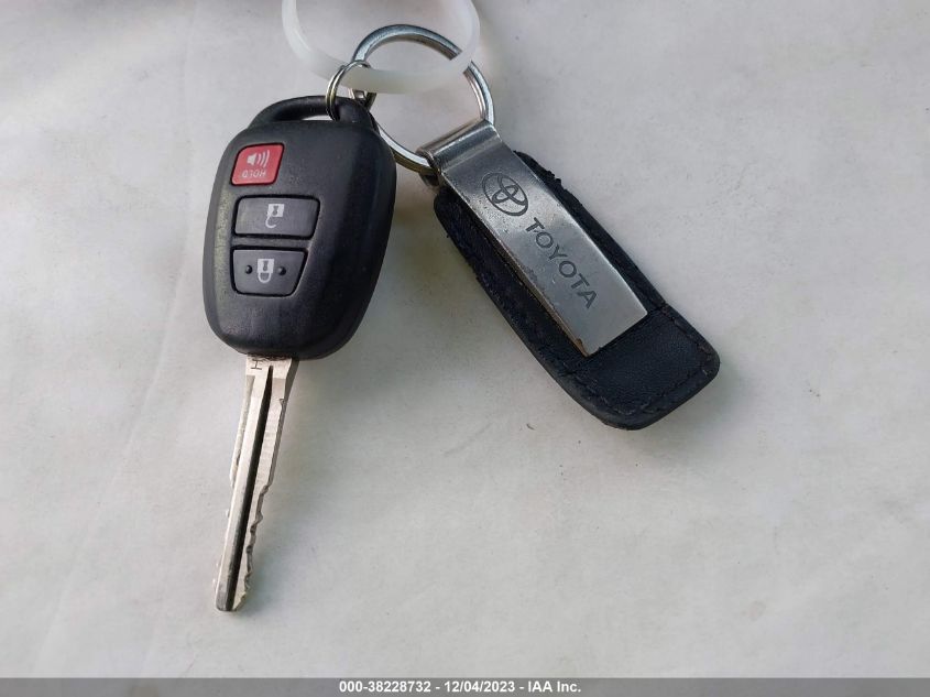 2014 TOYOTA RAV4 XLE - JTMRFREV7ED081996
