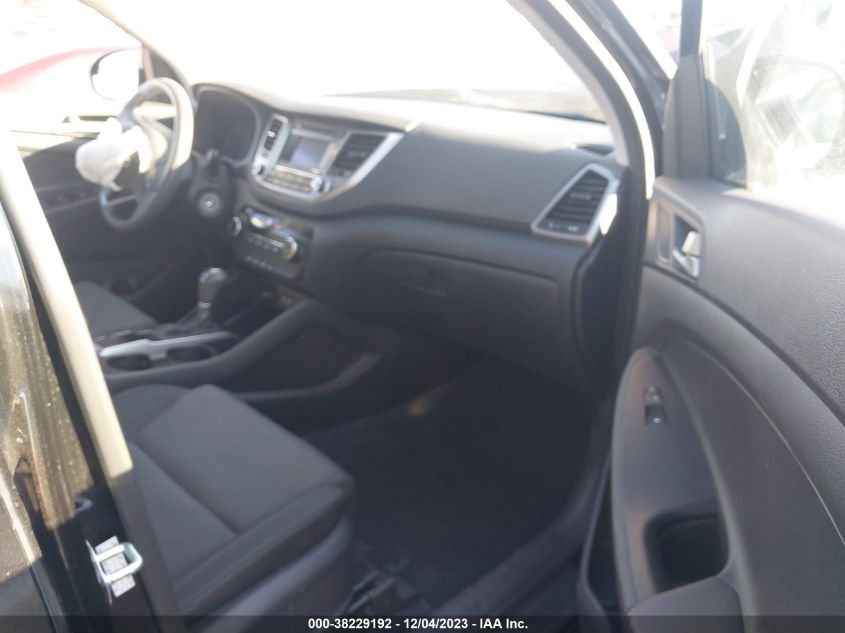 2017 HYUNDAI TUCSON SE - KM8J23A47HU403880