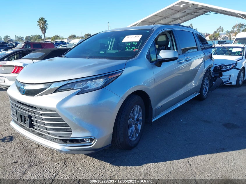 VIN 5TDYRKEC9MS062930 2021 TOYOTA SIENNA XLE