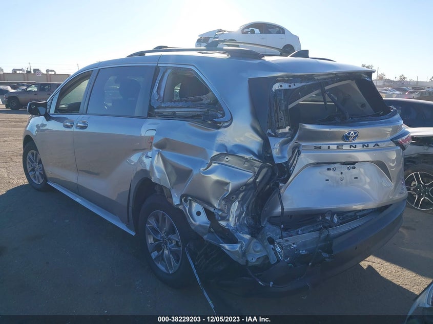 VIN 5TDYRKEC9MS062930 2021 TOYOTA SIENNA XLE