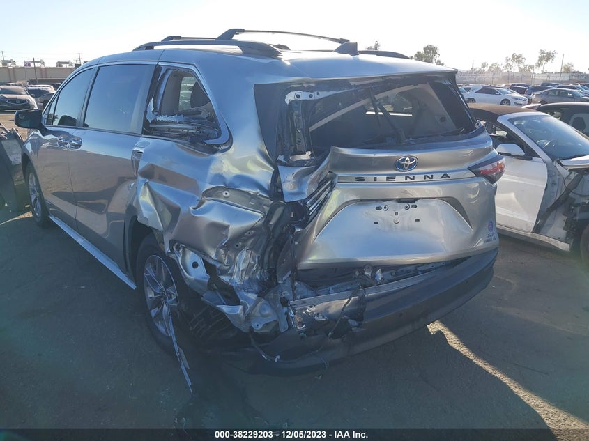 VIN 5TDYRKEC9MS062930 2021 TOYOTA SIENNA XLE