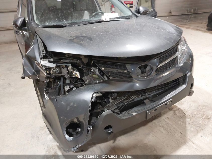 2015 TOYOTA RAV4 XLE - JTMRFREV0FD156376