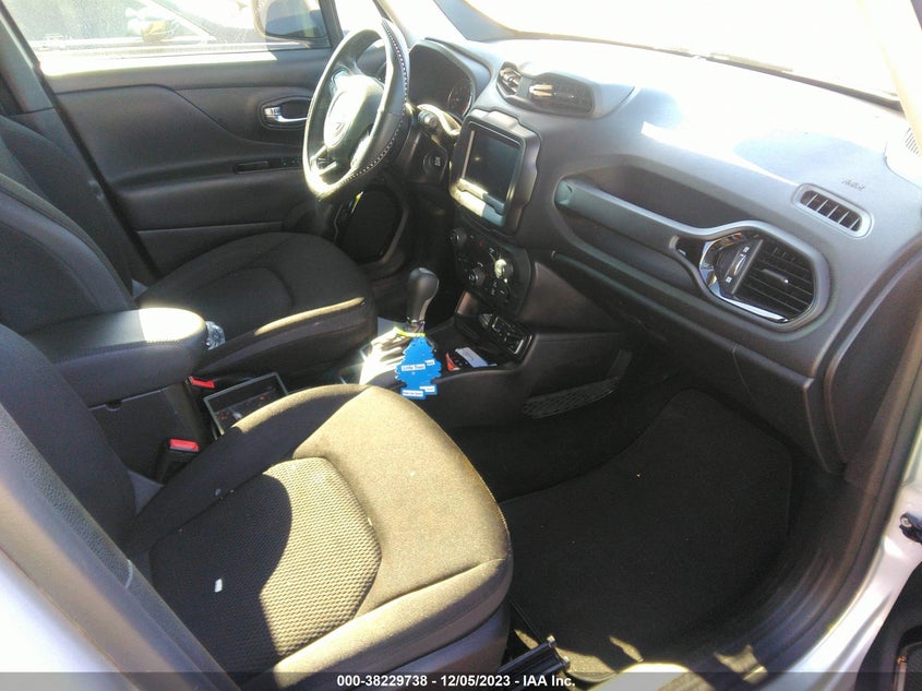 VIN ZACCJABB9JPH67940 2018 JEEP RENEGADE LATITUDE
