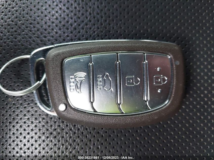 2016 HYUNDAI TUCSON LIMITED/SPORT AND ECO/SE - KM8J3CA26GU116394