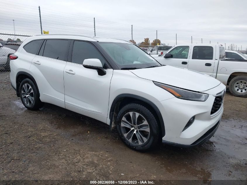 2022 TOYOTA HIGHLANDER XLE - 5TDGZRAHXNS538920