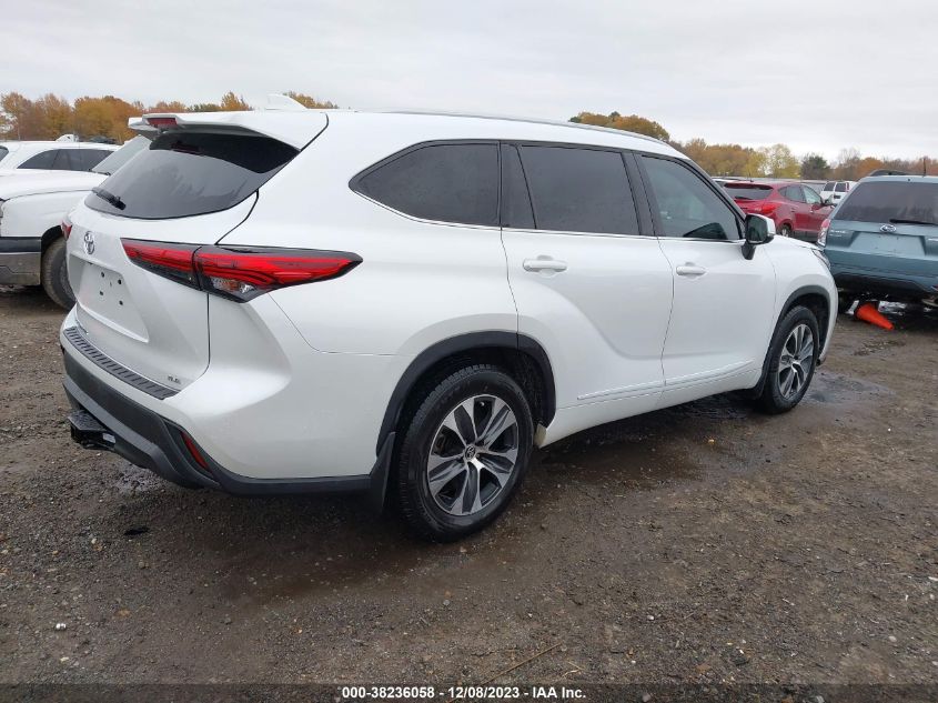 2022 TOYOTA HIGHLANDER XLE - 5TDGZRAHXNS538920