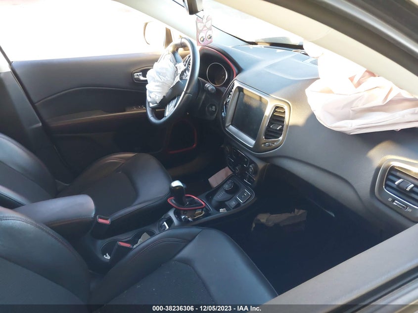 VIN 3C4NJDDB6KT721399 2019 JEEP COMPASS TRAILHAWK 4X4