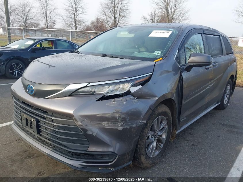 2021 TOYOTA SIENNA LE - 5TDKRKEC8MS032369