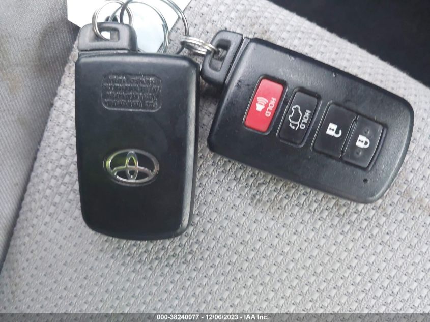2017 TOYOTA RAV4 HYBRID XLE JTMRJREV0HD142026