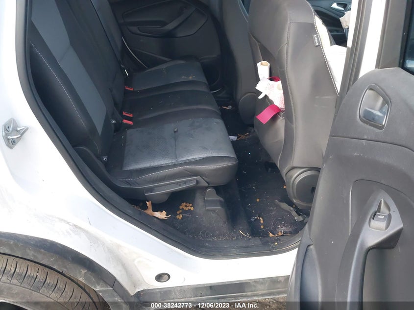 VIN 1FMCU9GD8JUA10084 2018 FORD ESCAPE SE