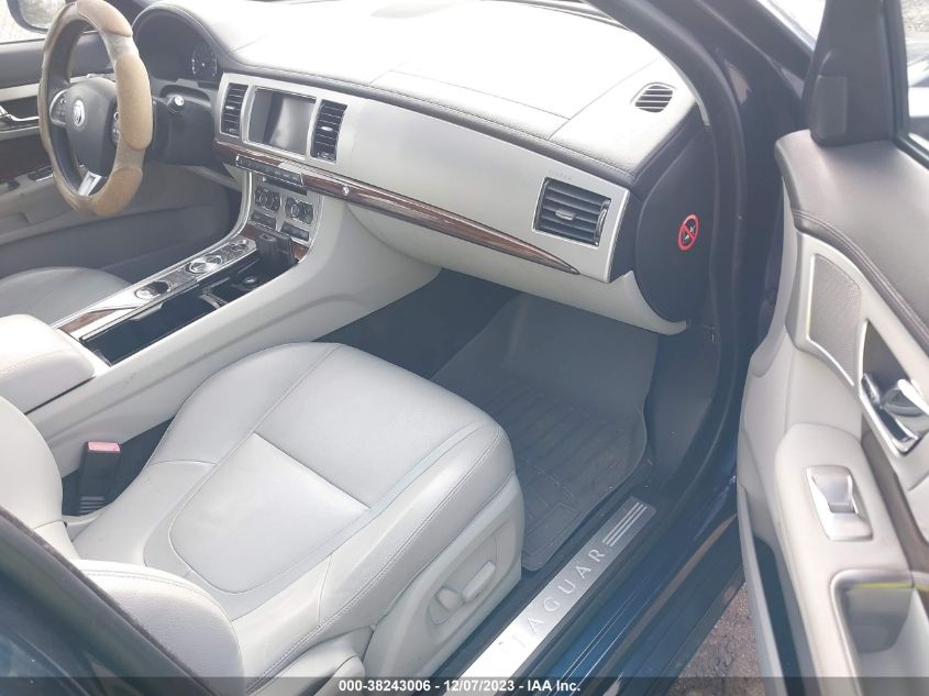 2013 JAGUAR XF I4 T - SAJWA0ES5DPS93829