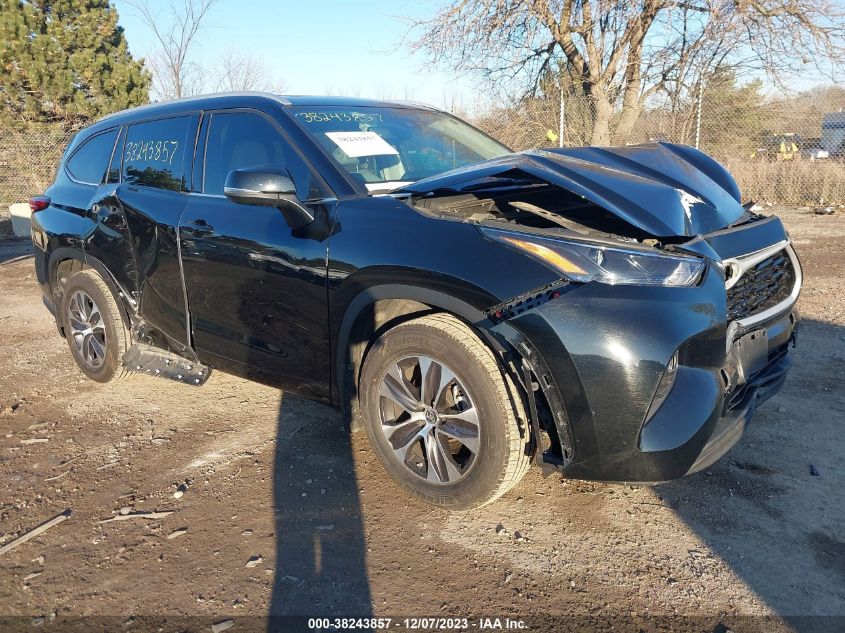 2022 TOYOTA HIGHLANDER XLE - 5TDGZRBH9NS565170