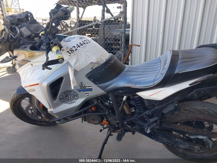 2015 KTM 1290 SUPER ADVENTURE VBKV59402FM922842