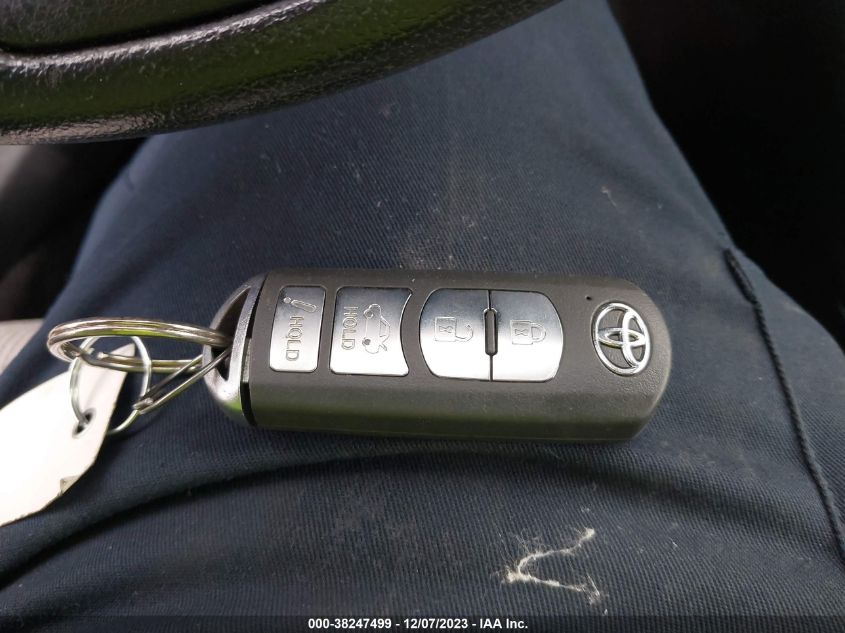 2019 TOYOTA YARIS L/LE/XLE - 3MYDLBYV2KY528749