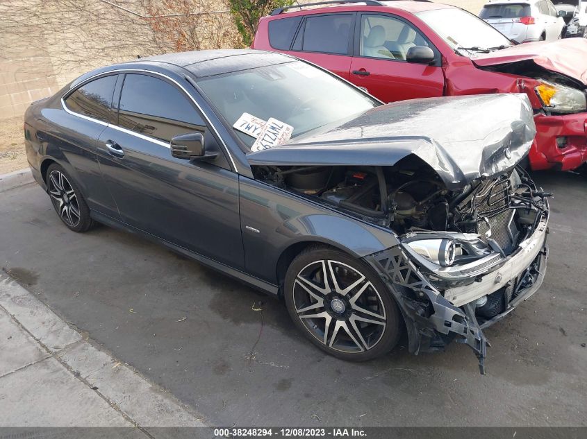 2013 MERCEDES-BENZ C 250 - WDDGJ4HBXDG080337
